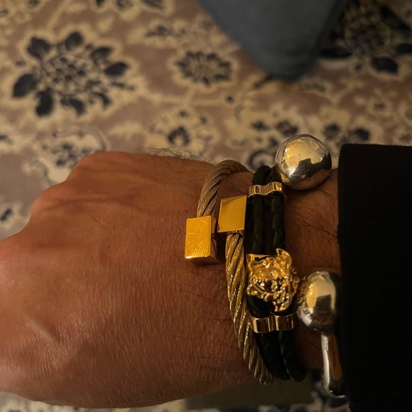 New Men’s Stainless Steel Gold Plated bracelet. Beautiful for any occasion. - Picture 3 of 6